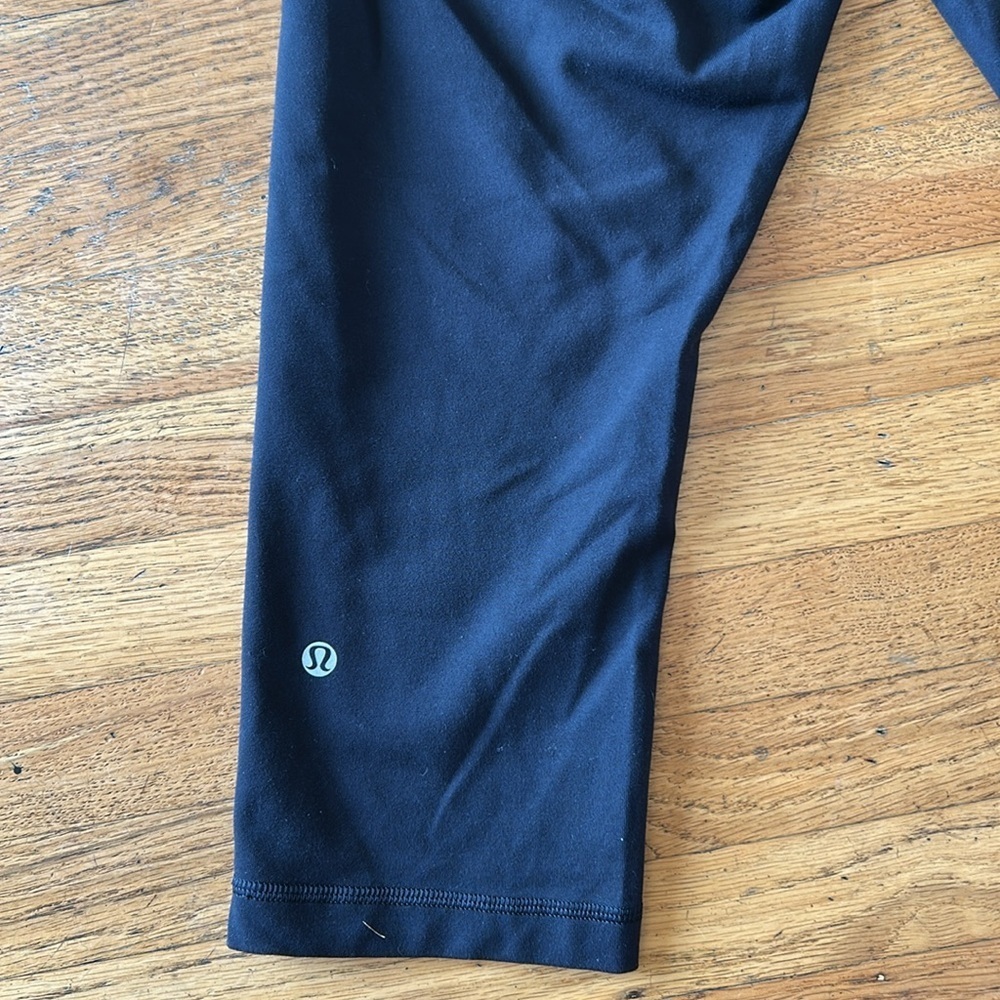 Lululemon Black Reversible Capri Leggings Teal Size 10 - Picture 8 of 10